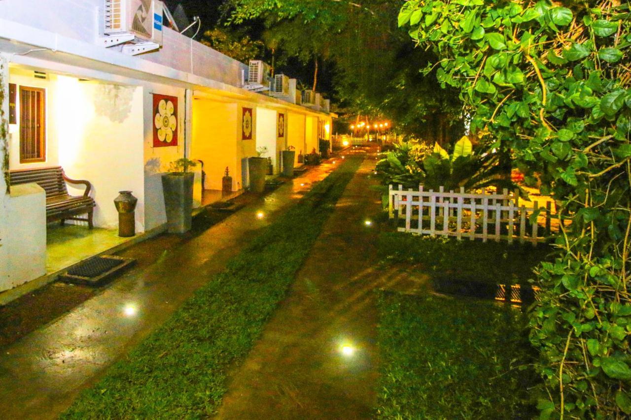 Hotel Nawathana Matara Exterior photo
