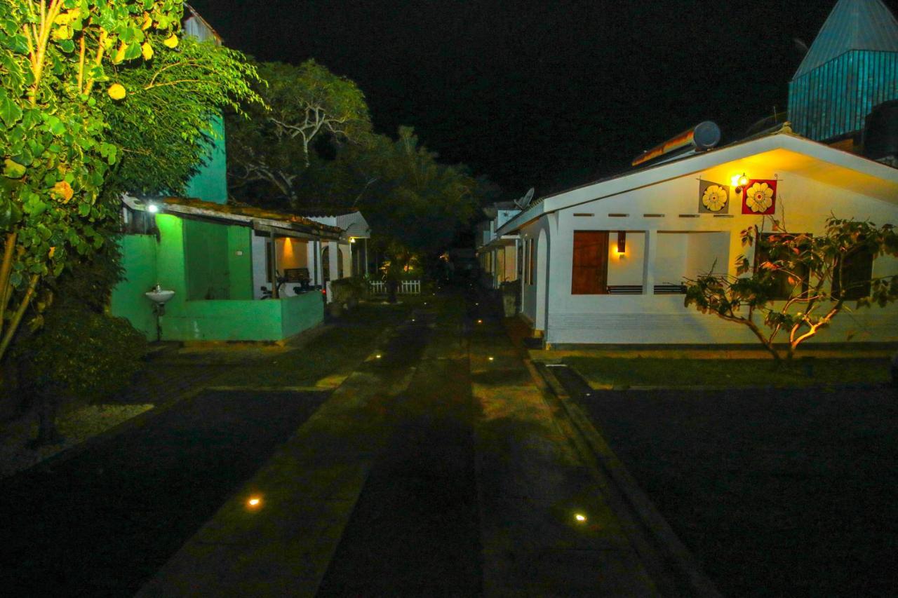 Hotel Nawathana Matara Exterior photo